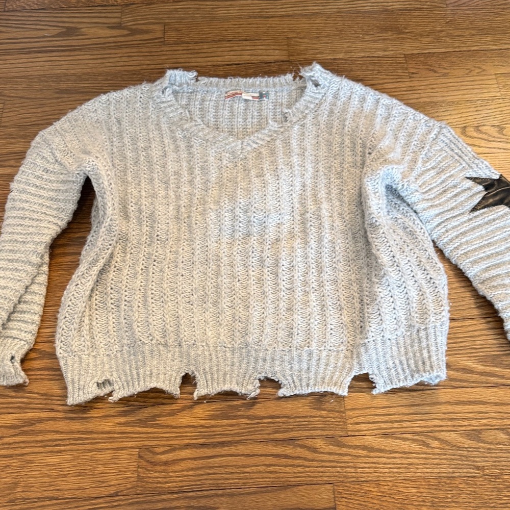 Vintage Havana Distressed Gray V-Neck Sweater Size Large